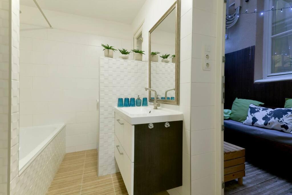 Downtown Island Of Peace By Nw Apartment Budapest Luaran gambar